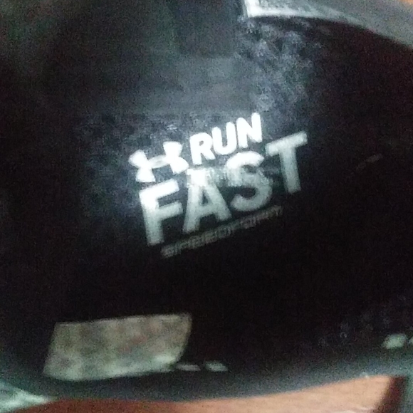 NEW Under Armor Run Fast - Picture 5 of 12